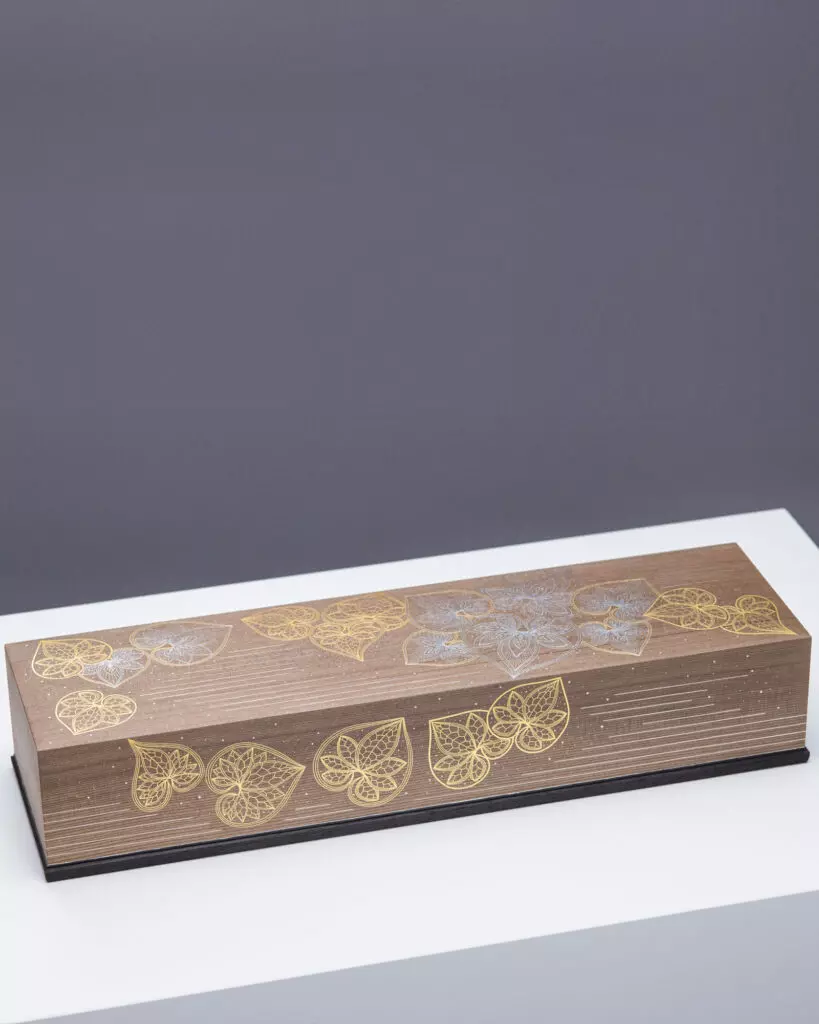 Lidded Box with Kirikane Design: "Futaba Aoi"