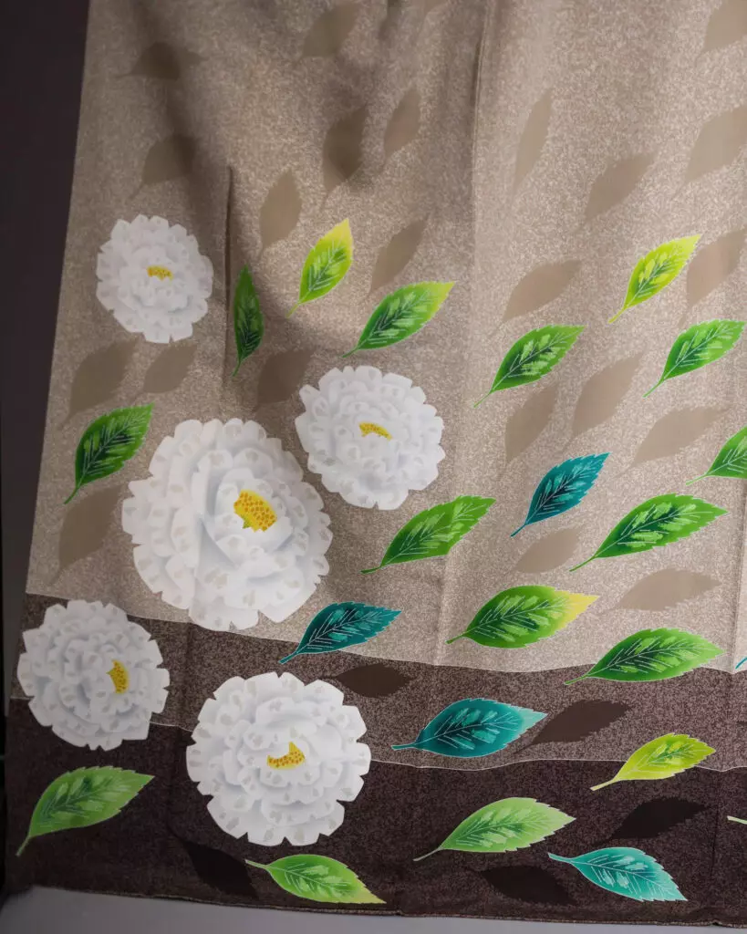 Yuzen hand-dyed kimono "Dancing in the Wind"