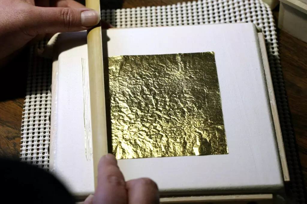 Introducing Kirikane: A traditional applied fine art of Kyoto