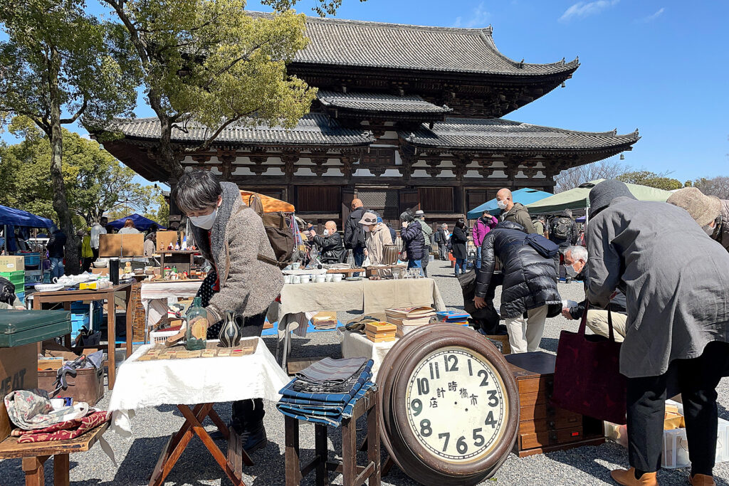 Toji Antique Market