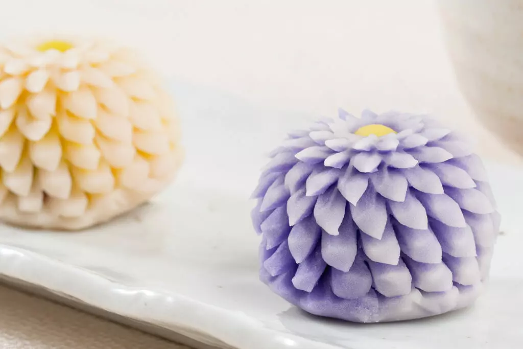 Kikuhasami "scissors chrysanthemum"