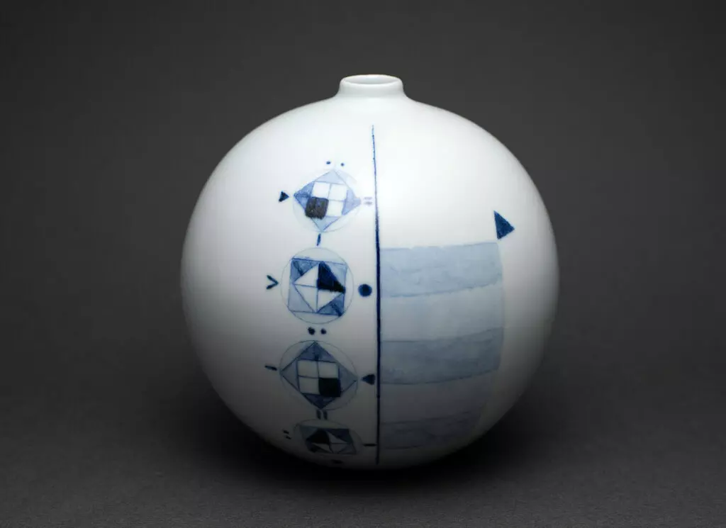 Vase with Inlaid Line and Cobalt Pattern by Ryozo Shibata @Kogei Art KYOTO -Life-