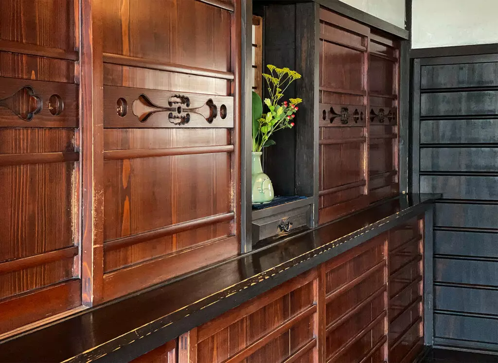KAWAI KANJIRO'S HOUSE　Furniture and flowers