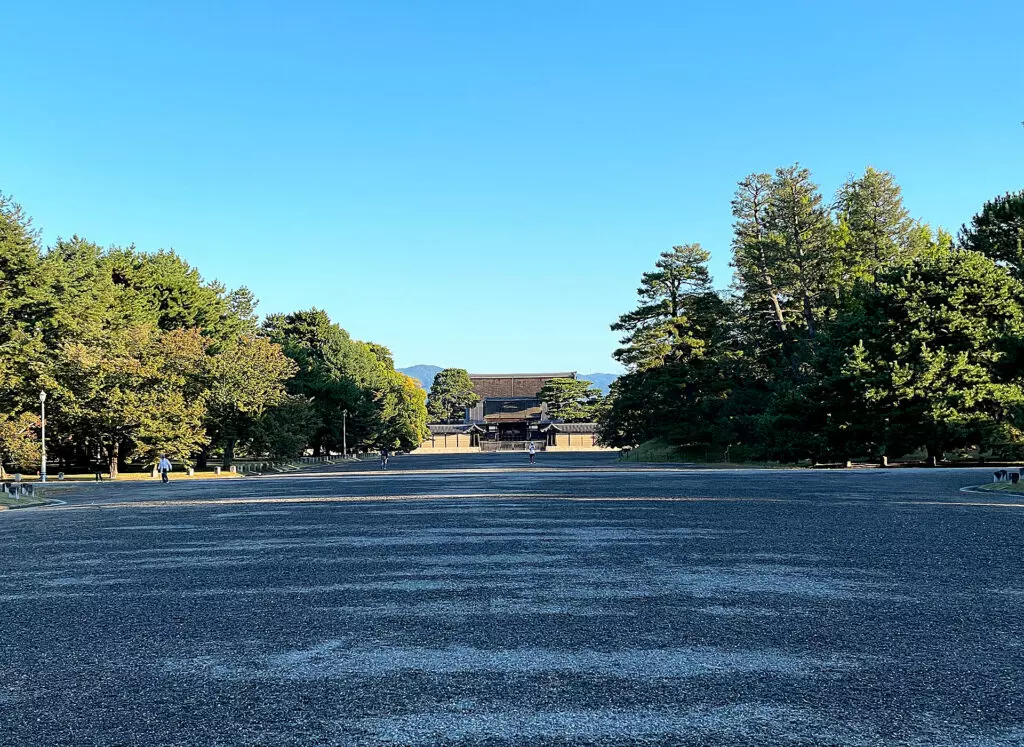 The road to the Kenrei Gate of the Kyoto Imperial Palace