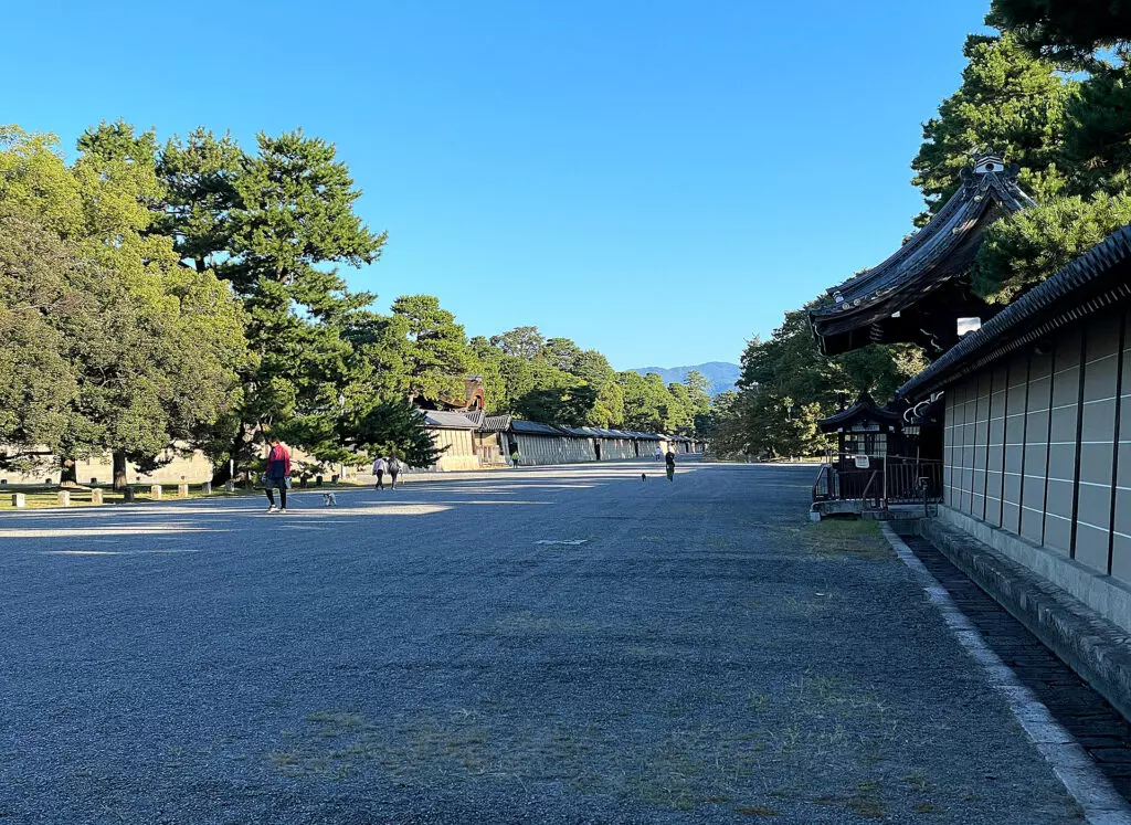 Foreground = walls of Kyoto Omiya Imperial Palace and Kyoto Sento Imperial Palace, background = walls of Kyoto Imperial Palace.