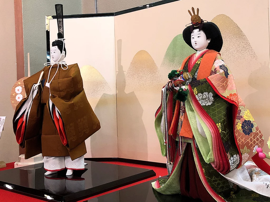 Imperial dolls modeled on the Emperor and Empress