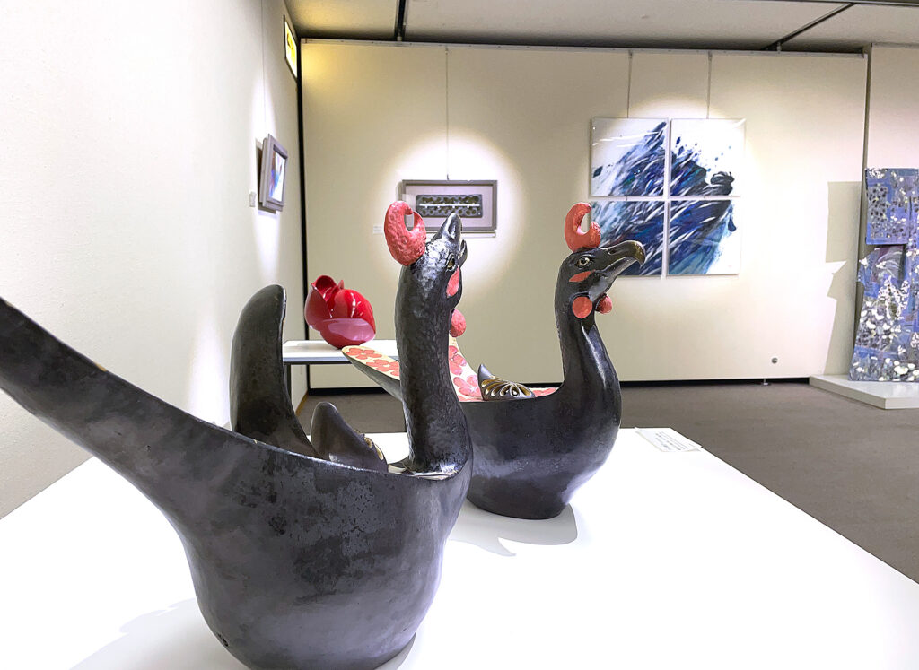 "Phoenix Incense burner with red flower pattern Un shape"
"Phoenix Incense burner with black flower pattern A shape" Makimasa IMAI