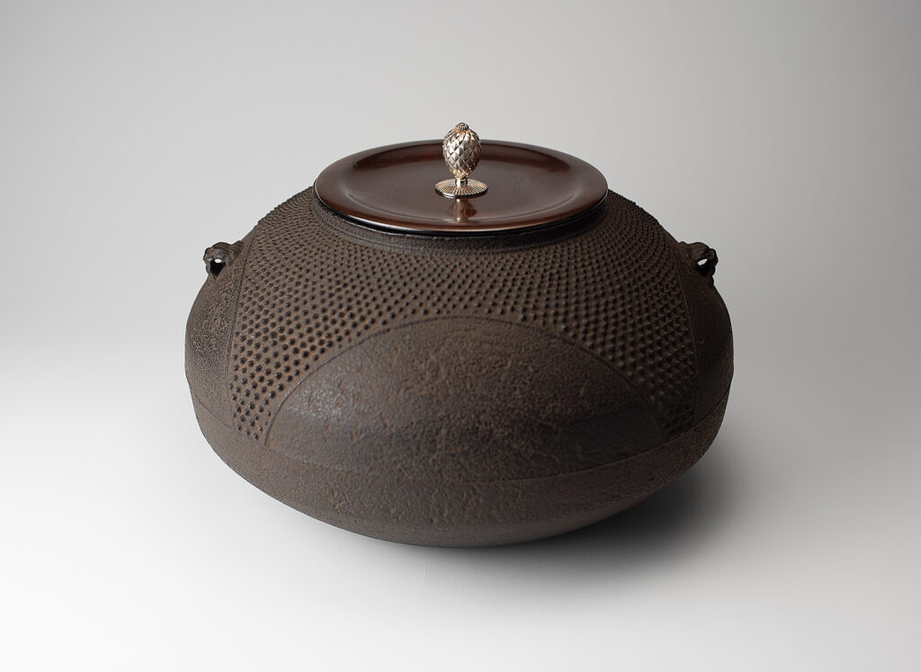 Tea Ceremony Iron Kettle (Chagama), “Arareshippo-mon Koma-gata Kama” By Shoju Kawata