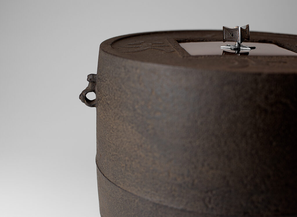 Tea Ceremony Iron Kettle (Chagama), “Tsukubai Kama” Chagama